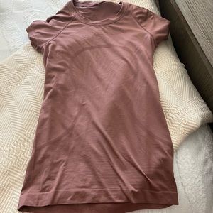 lululemon purple ish mauve size 4 short sleeve swiftly tech